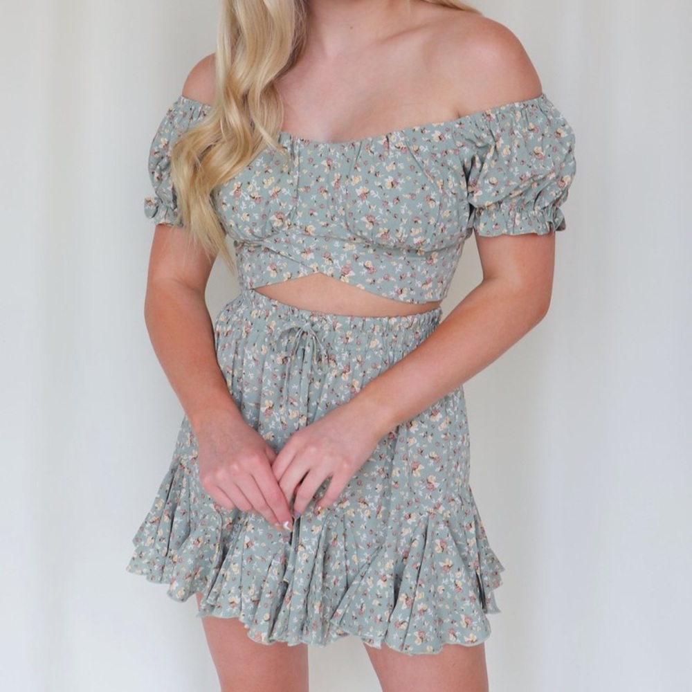 NWT Floral Green Off The Shoulder Short Set